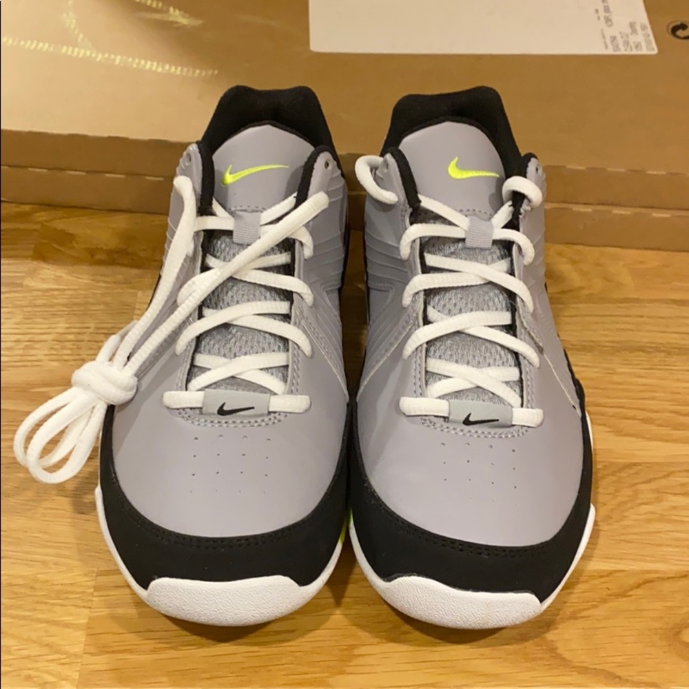 Brand new Nike high top sneakers size 4 youth